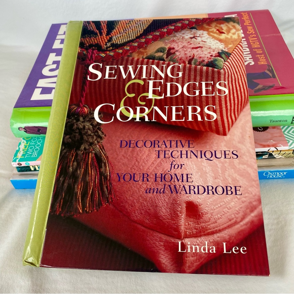 Bundle Lot 4 Sewing Books and 1 Crafting Sewing Magazine - Picture 2 of 10